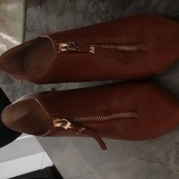 Micheal kor heels - Picture 1 of 2